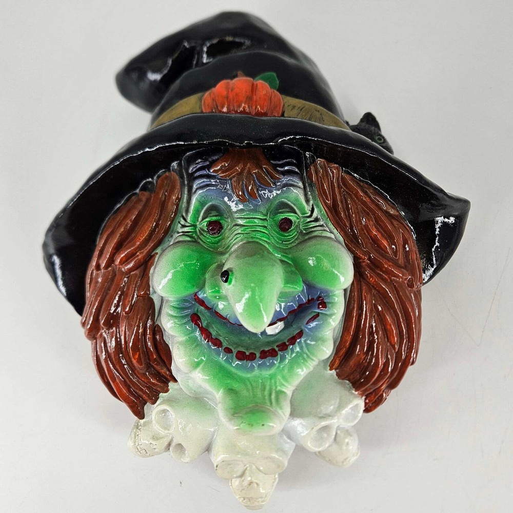 Vintage Halloween Cackling Laughing Witch Wall Door Decoration